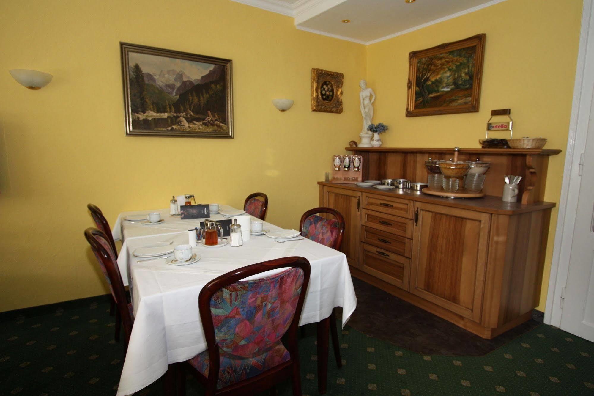 Hotel Garni Almenrausch Und Edelweiss Garmisch-Partenkirchen Eksteriør billede