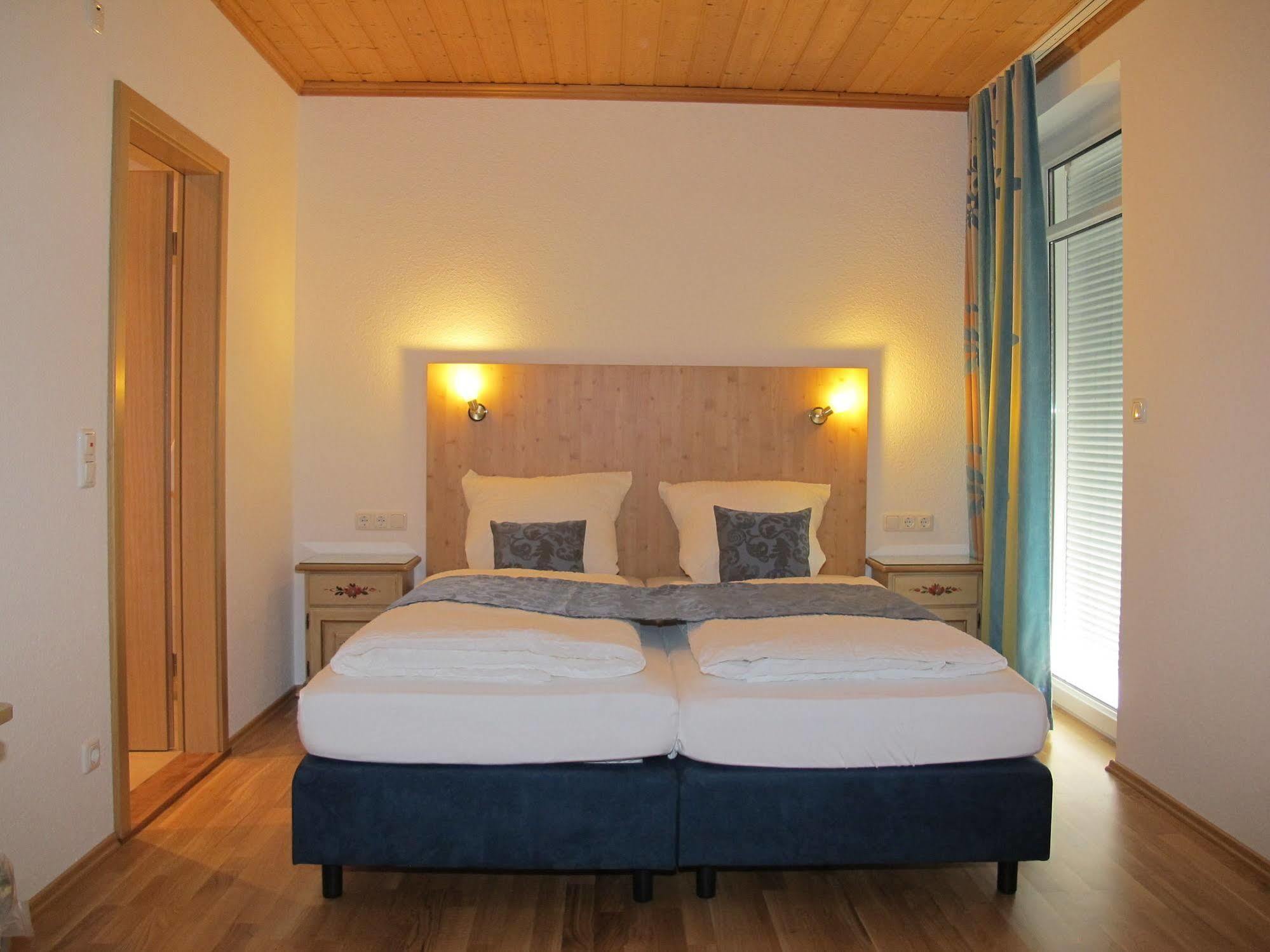 Hotel Garni Almenrausch Und Edelweiss Garmisch-Partenkirchen Eksteriør billede
