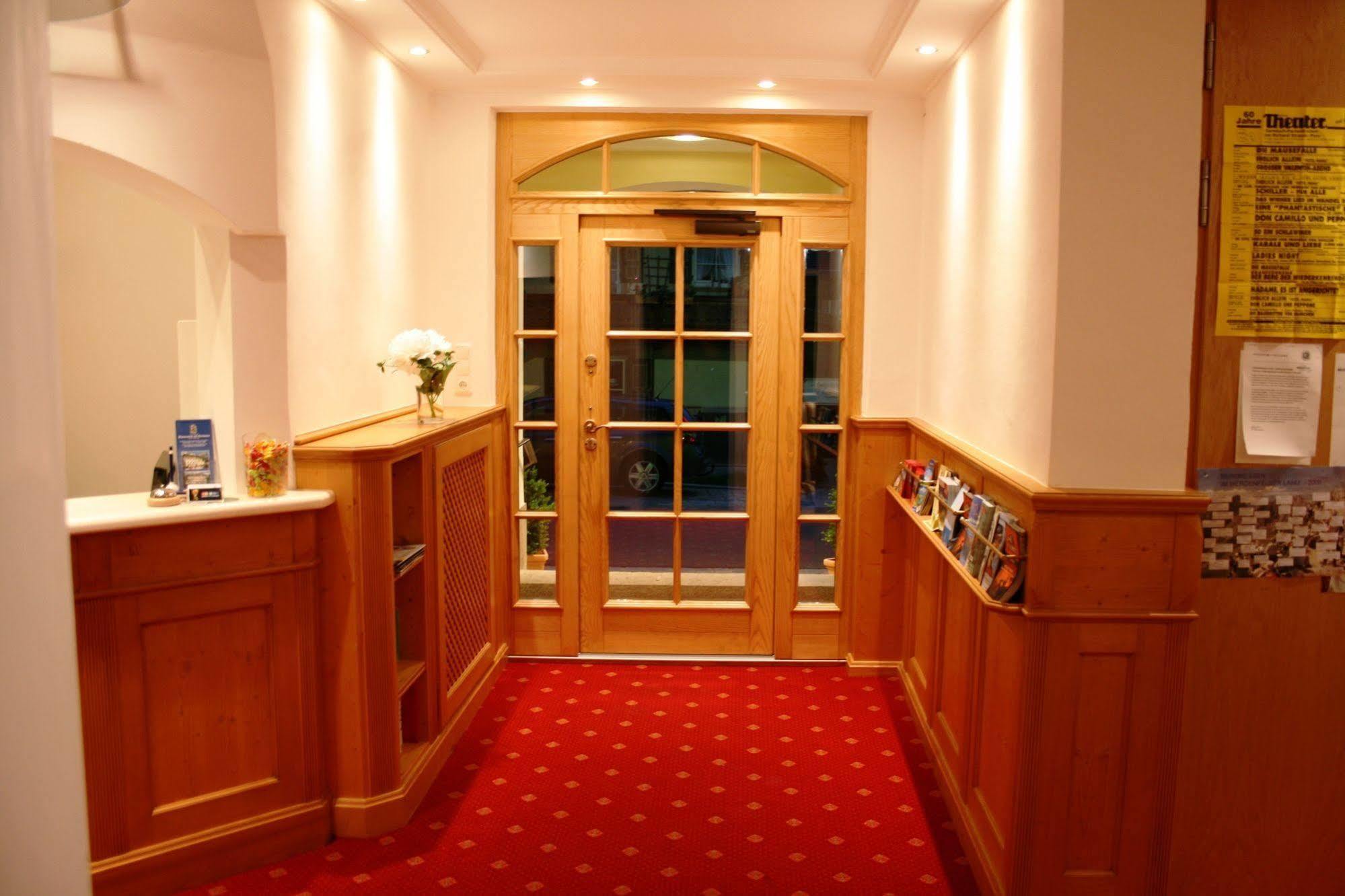 Hotel Garni Almenrausch Und Edelweiss Garmisch-Partenkirchen Eksteriør billede