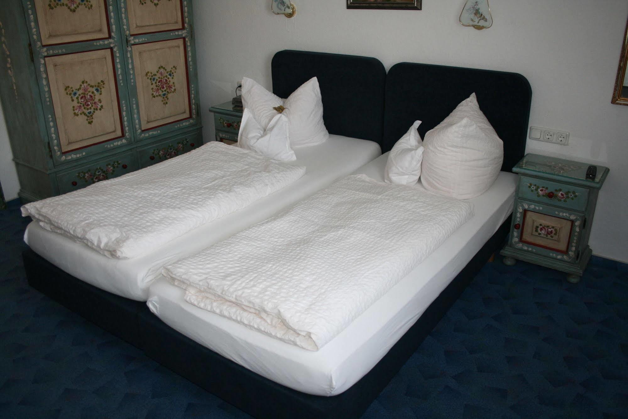 Hotel Garni Almenrausch Und Edelweiss Garmisch-Partenkirchen Eksteriør billede